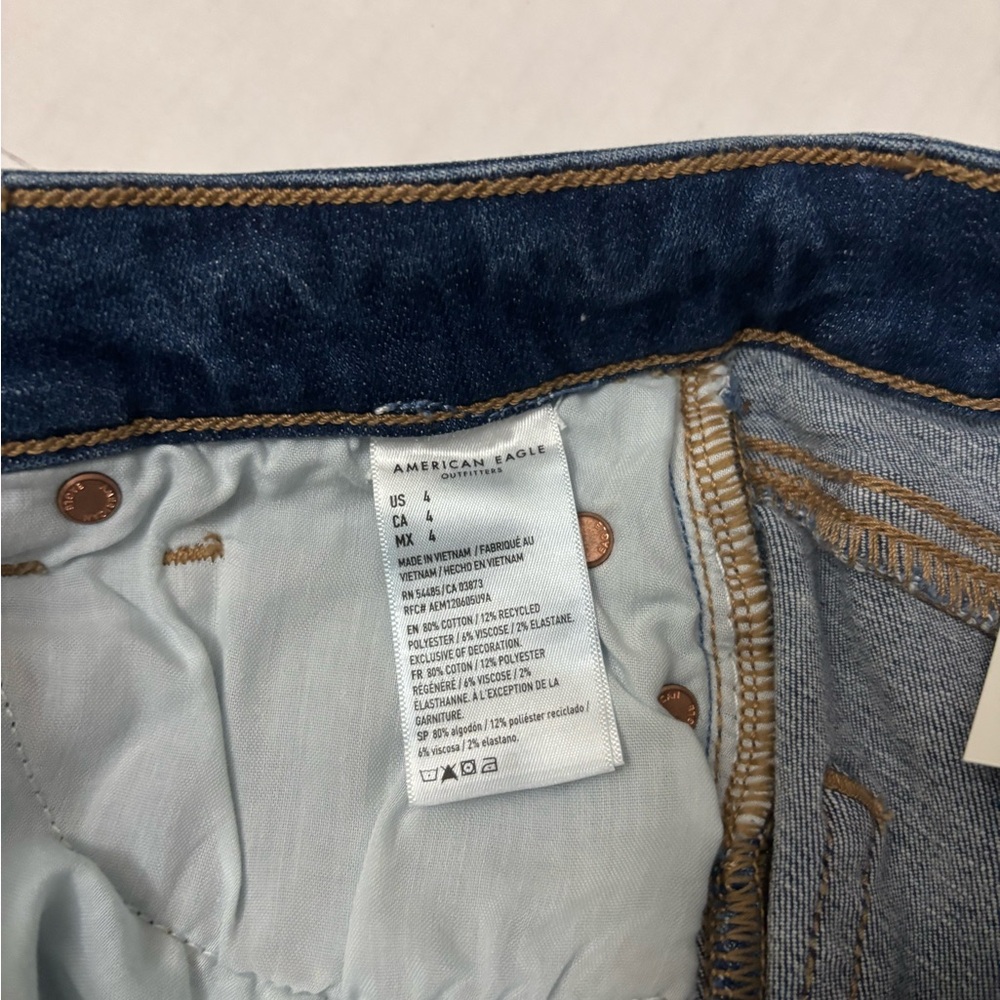 American Eagle Next Level High V Rise Shortie Denim Short Size 4 inseam 3” - Picture 6 of 9